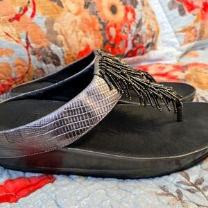 Iridescent fit flops